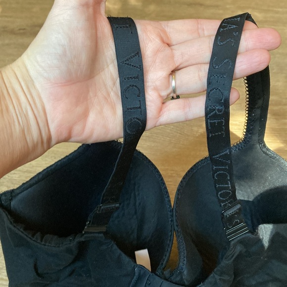 Victoria’s Secret 38ddd black silky lace trim underwire bra. - Picture 5 of 9